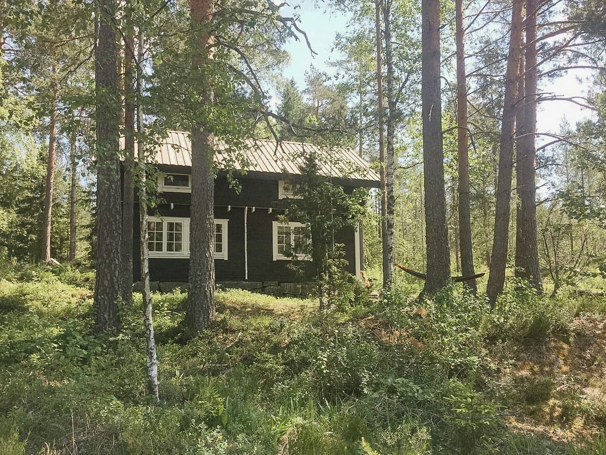 Historische Waldhütte in Steinsvannet