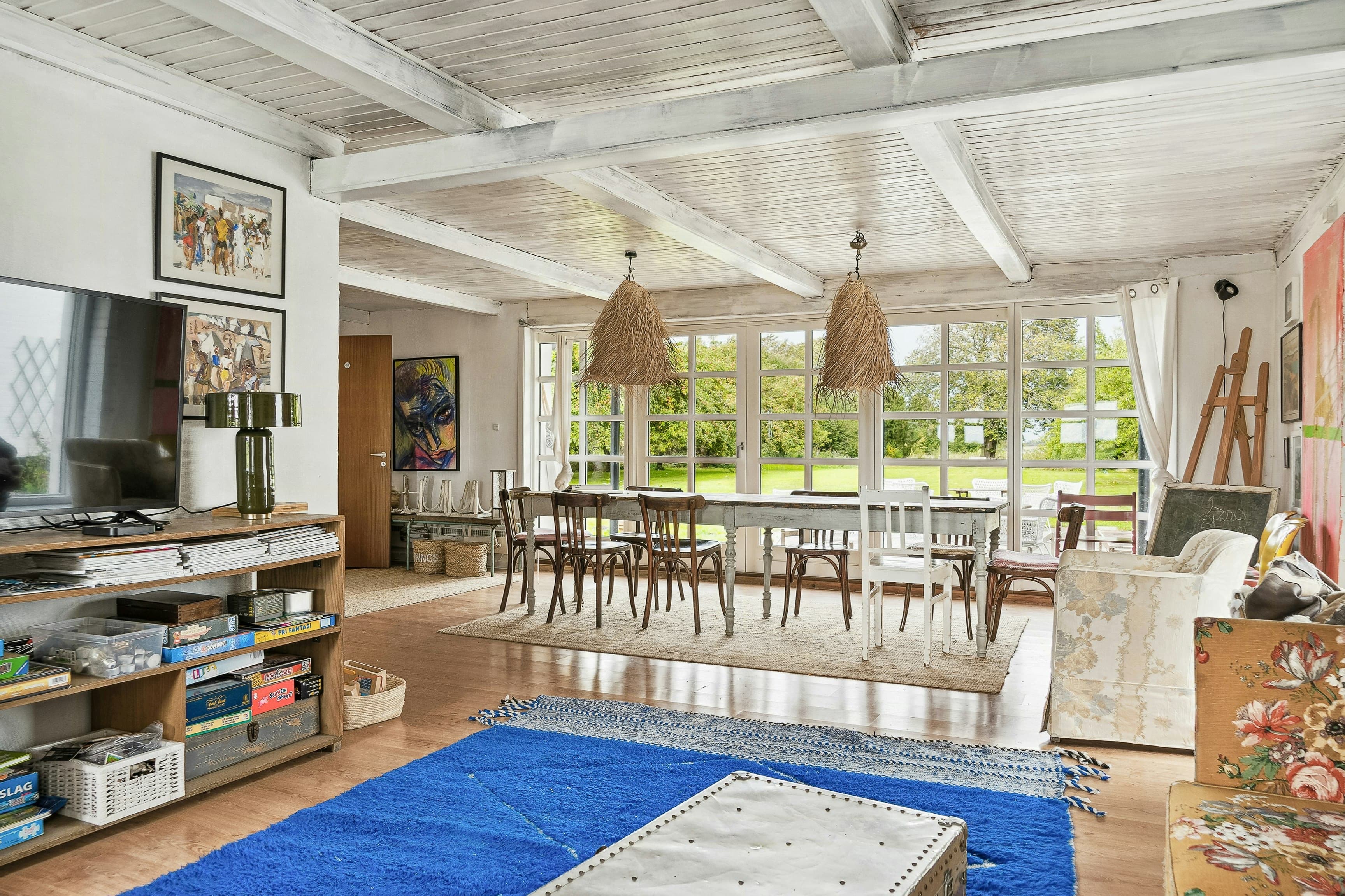 An der Bucht steht ein wunderschönes strohgedecktes Haus