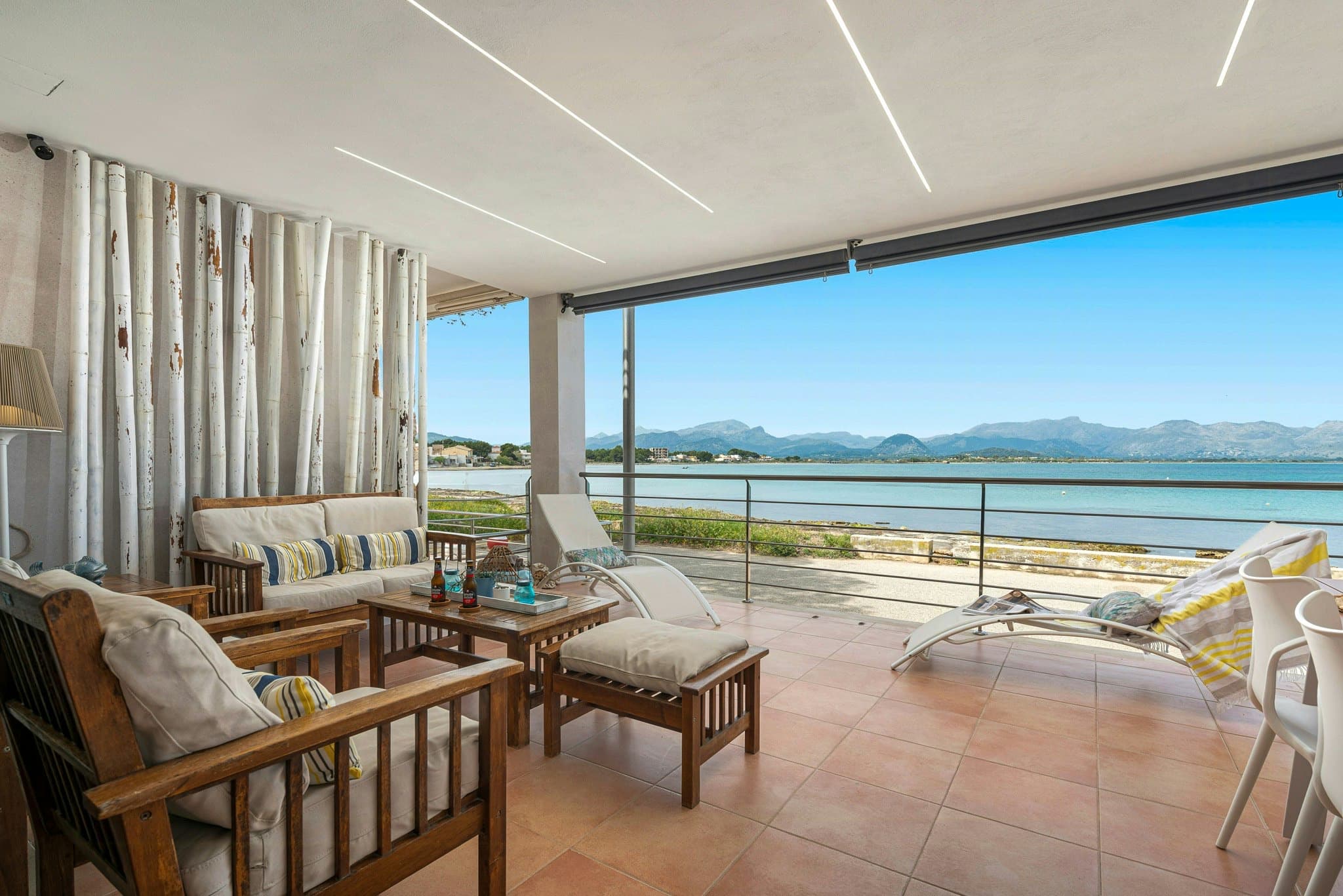 Design und maritimes Flair mit Blick auf die Bucht