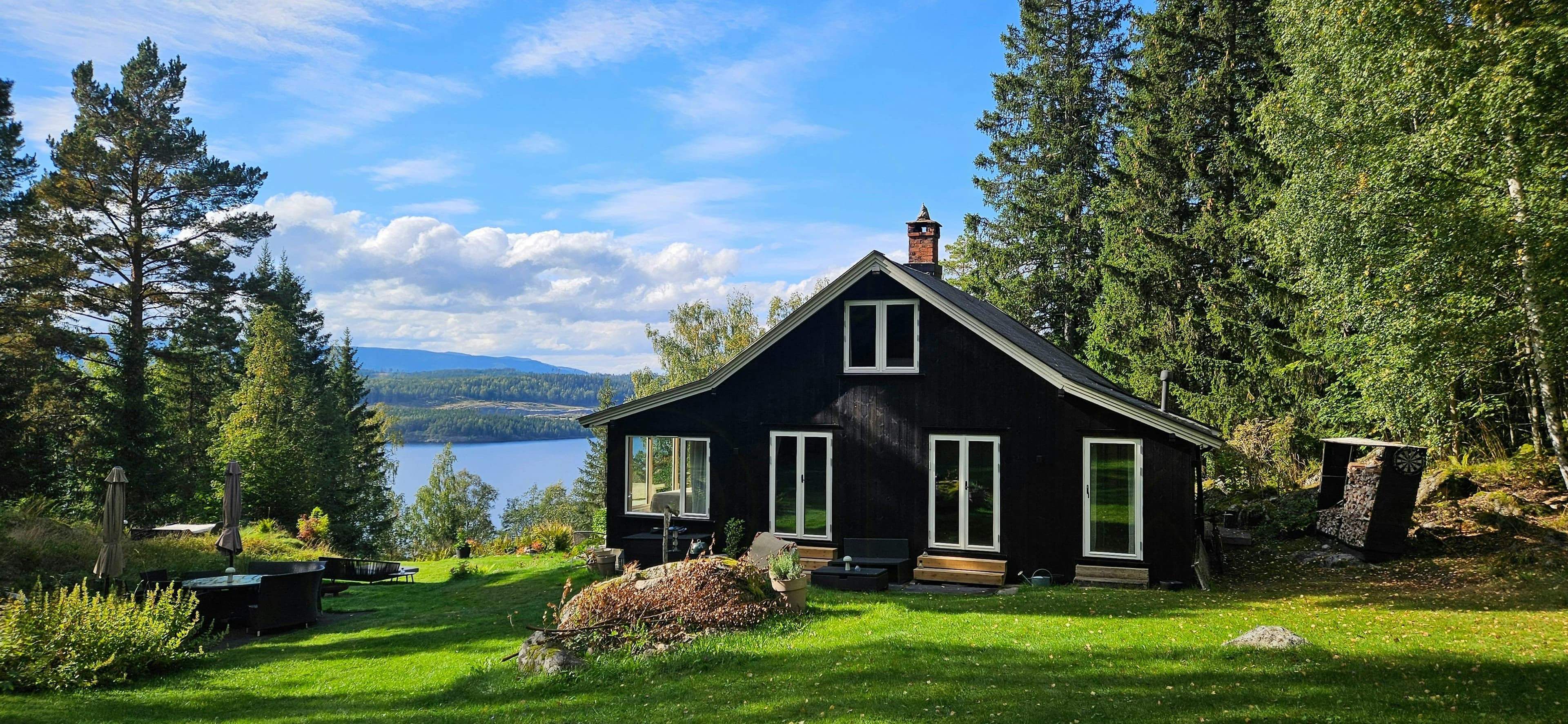 Hütte mit Aussicht am Mjøsa-See