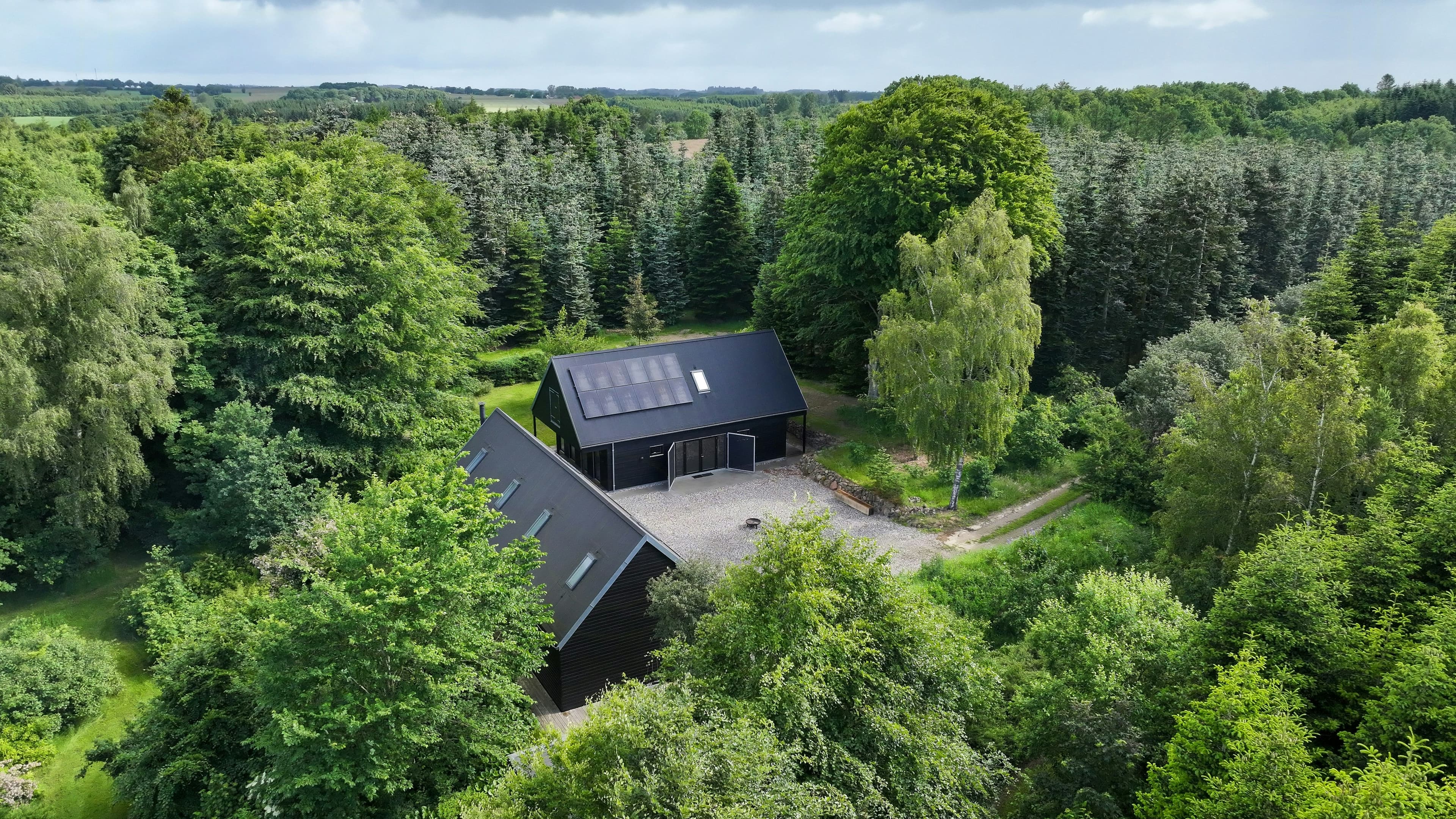 Architektgezeichnetes Landhaus in privatem Wald bei Jelling