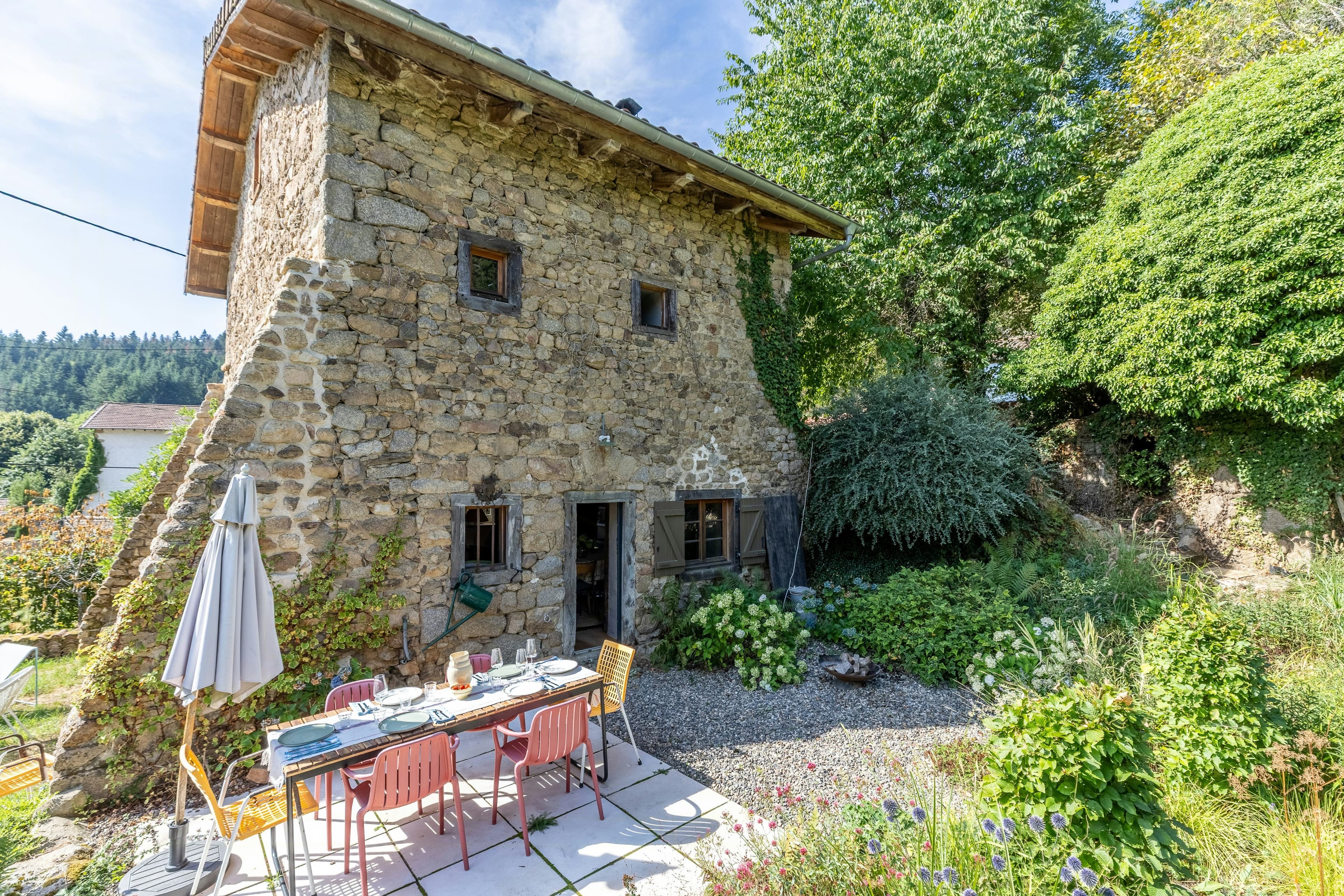 Steinhaus in den Hügeln des Livradois