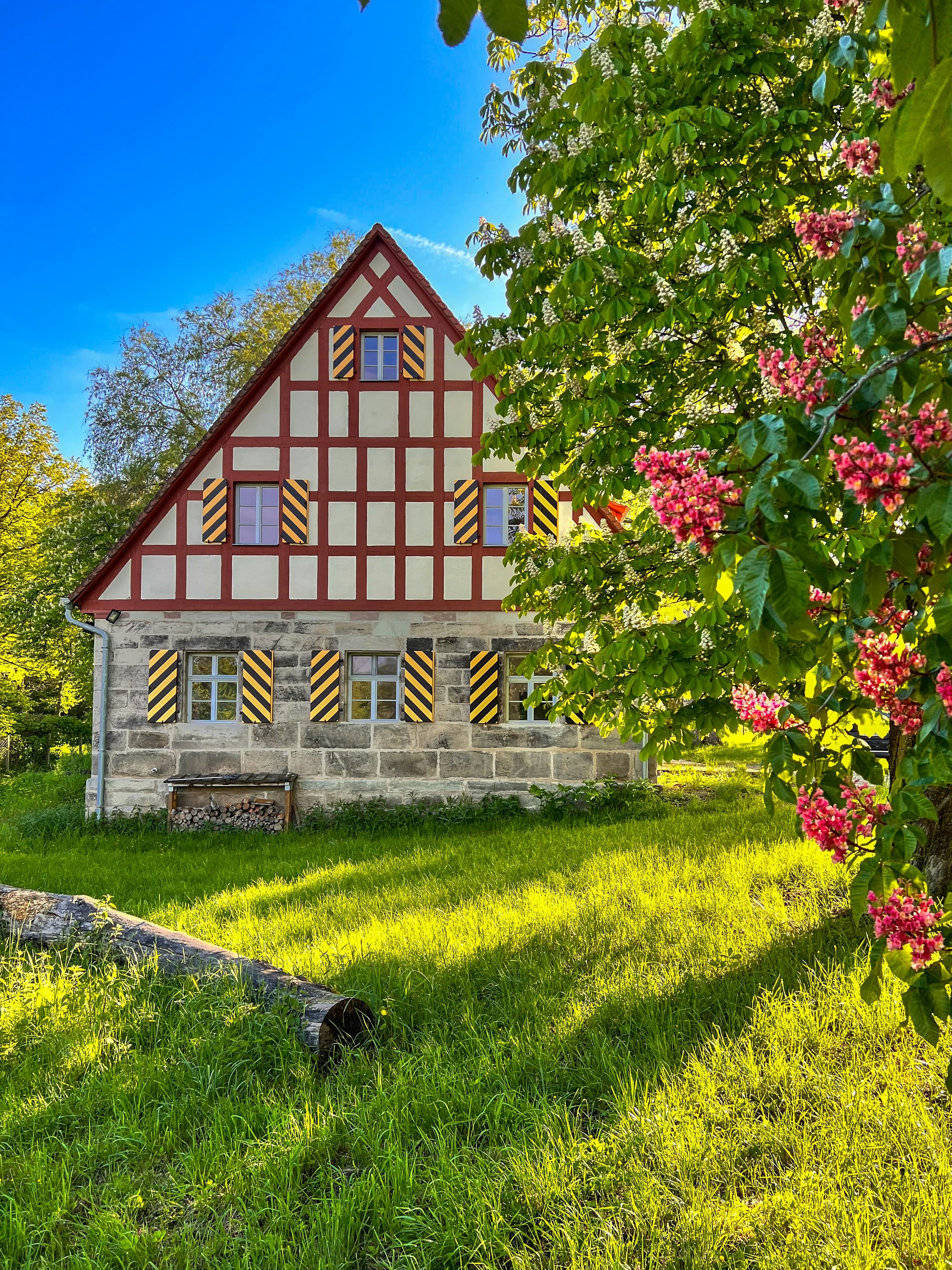 Herrenhaus im Wald mit Sauna und Weihern