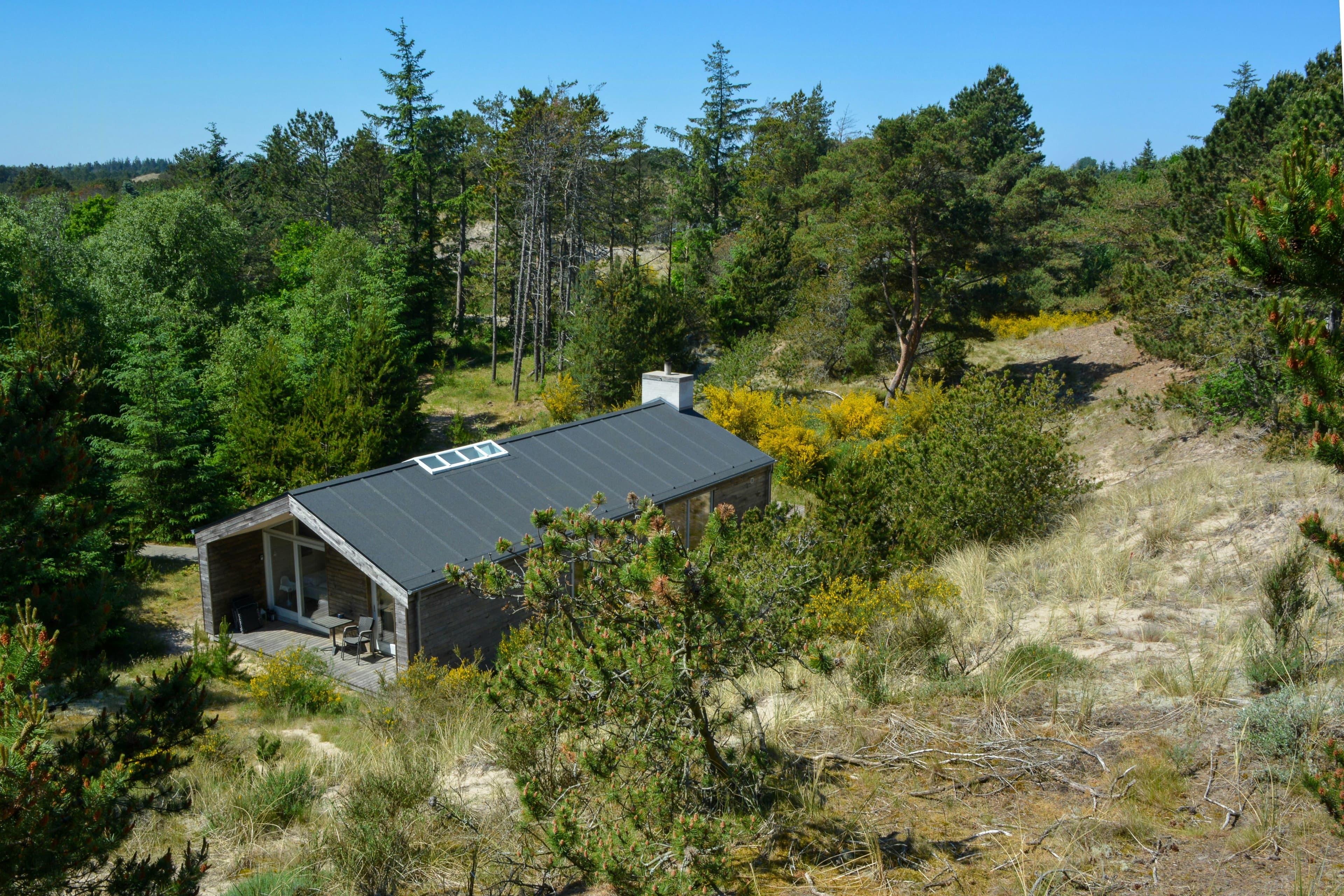 Architektonisch gestaltetes Haus am Strand der Ålbæk-Bucht