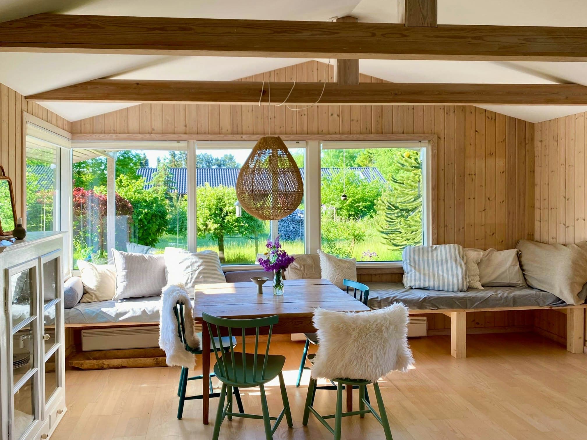 Ferienhaus mit wildem Garten in Meeresnähe